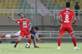 دیدار تیم های فوتبال استقلال خوزستان و پرسپولیس