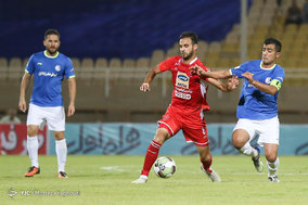دیدار تیم های فوتبال استقلال خوزستان و پرسپولیس