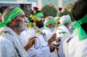 تشرف کاروان پیاده یزد به حرم مطهر امام رضا (ع)