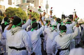 تشرف کاروان پیاده یزد به حرم مطهر امام رضا (ع)