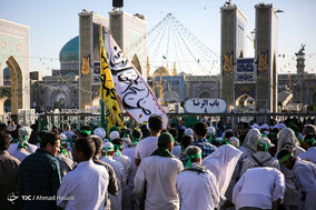 تشرف کاروان پیاده یزد به حرم مطهر امام رضا (ع)