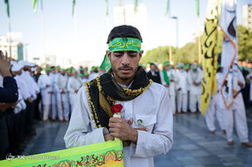 تشرف کاروان پیاده یزد به حرم مطهر امام رضا (ع)