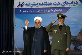 رونمایی از نخستین جنگنده ایرانی با حضور رئیس‌جمهور