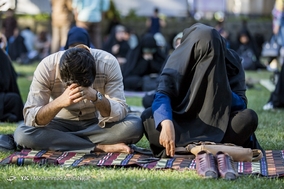 مراسم دعای عرفه در جوار مزار شهدای همدان