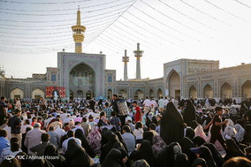 دعای عرفه در حرم مطهر امام رضا (ع)