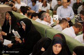دعای عرفه در مصلی تهران