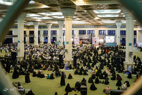 دعای عرفه در مصلی تهران