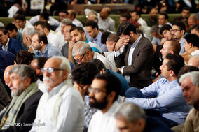دعای عرفه در مصلی تهران