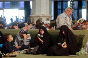 دعای عرفه در مصلی تهران