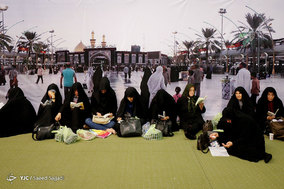 دعای عرفه در مصلی تهران