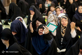 دعای عرفه در مصلی تهران
