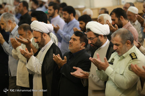 نماز عید قربان در حرم حضرت معصومه (س)