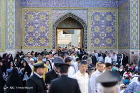 اقامه نماز عید قربان در حرم مطهر امام رضا (ع)‎