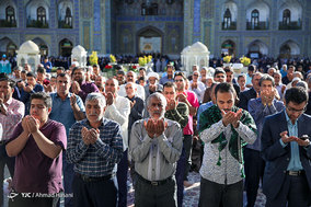 اقامه نماز عید قربان در حرم مطهر امام رضا (ع)‎