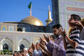 اقامه نماز عید قربان در حرم مطهر امام رضا (ع)‎