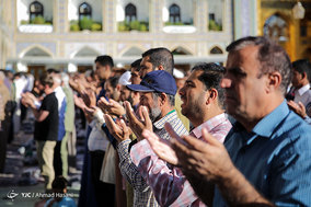 اقامه نماز عید قربان در حرم مطهر امام رضا (ع)‎