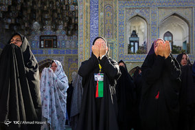 اقامه نماز عید قربان در حرم مطهر امام رضا (ع)‎