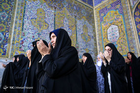 اقامه نماز عید قربان در حرم مطهر امام رضا (ع)‎