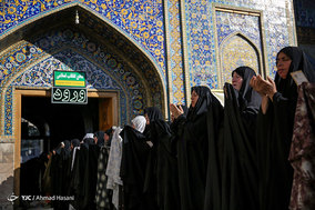 اقامه نماز عید قربان در حرم مطهر امام رضا (ع)‎