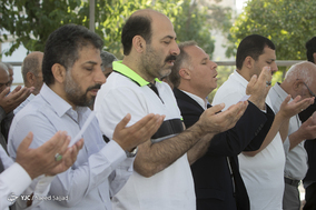 نماز عید قربان در آستان مقدس امام زادگان پنج تن لویزان