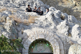 دعای عرفه در کهف الشهدا