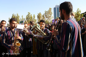 شادپیمایی عروسک‌ها در روز عید سعید قربان