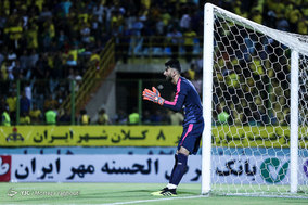 دیدار تیم های فوتبال صنعت نفت آبادان و پرسپولیس