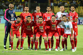دیدار تیم های فوتبال صنعت نفت آبادان و پرسپولیس
