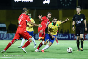 دیدار تیم های فوتبال صنعت نفت آبادان و پرسپولیس