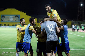 دیدار تیم های فوتبال صنعت نفت آبادان و پرسپولیس