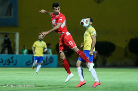 دیدار تیم های فوتبال صنعت نفت آبادان و پرسپولیس