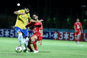 دیدار تیم های فوتبال صنعت نفت آبادان و پرسپولیس