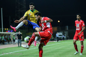دیدار تیم های فوتبال صنعت نفت آبادان و پرسپولیس