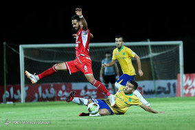 دیدار تیم های فوتبال صنعت نفت آبادان و پرسپولیس