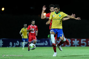 دیدار تیم های فوتبال صنعت نفت آبادان و پرسپولیس