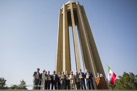 مراسم روز همدان در آرامگاه شیخ ابوعلی سینا