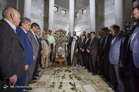 مراسم روز همدان در آرامگاه شیخ ابوعلی سینا