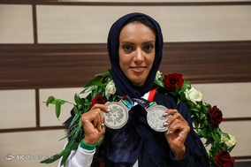 مراسم استقبال از نازنین رحمانی بانوی قایقران کرمانشاهی