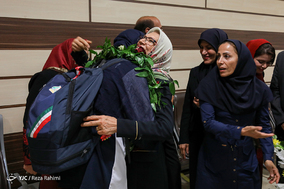 مراسم استقبال از نازنین رحمانی بانوی قایقران کرمانشاهی