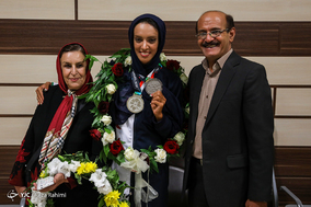 مراسم استقبال از نازنین رحمانی بانوی قایقران کرمانشاهی