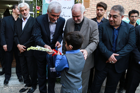 نواختن زنگ مهر در مدرسه ناشنوایان باغچه بان