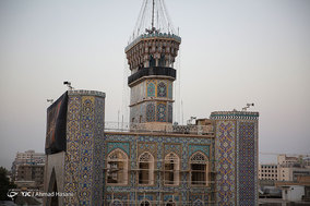مراسم تعویض پرچم گنبد حرم امام رضا (ع) در آغاز ماه محرم