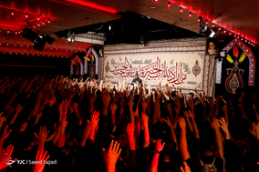 مراسم عزاداری شب‌دوم محرم در هیئت ریحانه‌الحسین