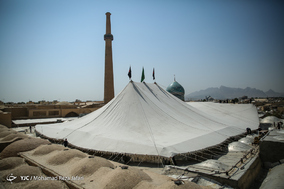 آیین برافتاشتن خیمه ی حسینی در امام زاده هارونیه اصفهان