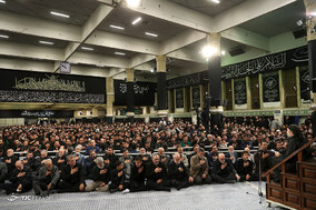 سومین شب مراسم عزاداری امام حسین(ع) در حسینیه امام خمینی(ره)