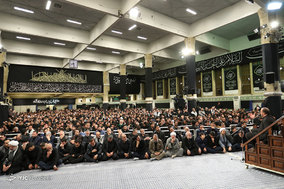 مراسم عزاداری شب عاشورای حسینی(ع) با حضور رهبر معظم انقلاب