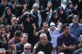 عزاداری ظهر عاشورا در میدان امام حسین(ع)