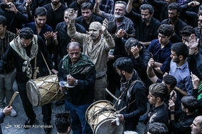 عزاداری ظهر عاشورا در میدان امام حسین(ع)