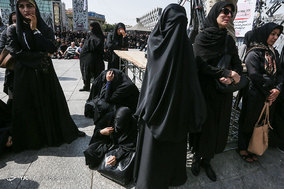 عزاداری ظهر عاشورا در میدان امام حسین(ع)
