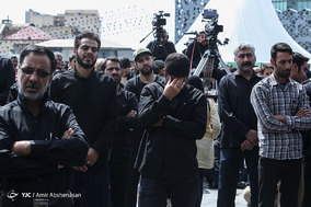 عزاداری ظهر عاشورا در میدان امام حسین(ع)